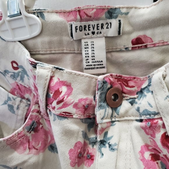 Floral shorts - Picture 2 of 2